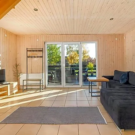 Orman Evi Caloroczne Nad Zalewem